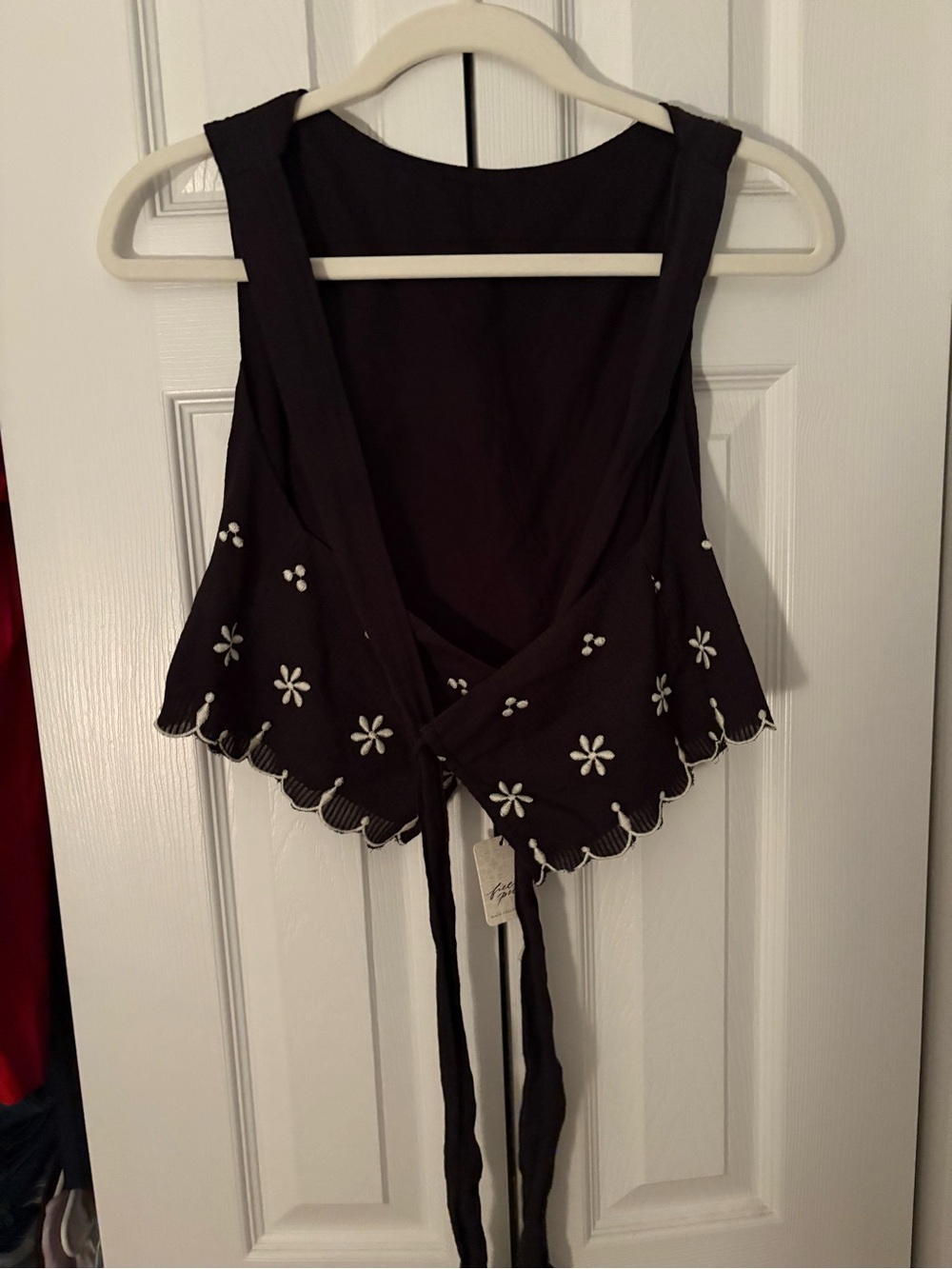 Free People Black Embroidered Scallop Hem Crop Top - Picture 2 of 3